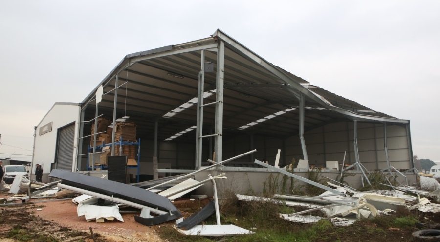 Nilüfer Belediyesi, iki kaçak iş yerinin yıkımını  gerçekleştirdi