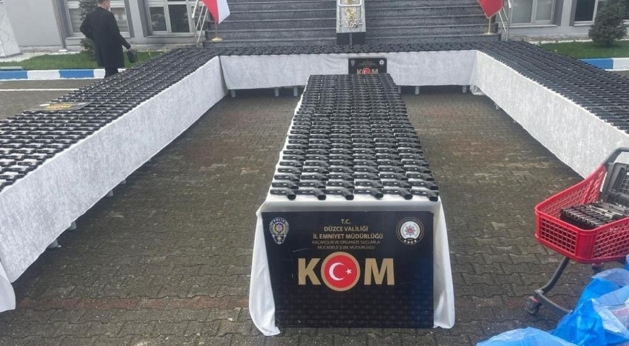 Düzce'de yolcu otobüsünde binlerce silah parçası ele geçirildi: 6 gözaltı