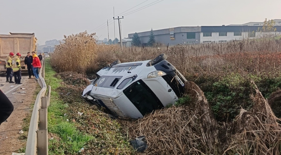 Bursa'da tır ile karavan çarpıştı: Kadın sürücü yaralandı