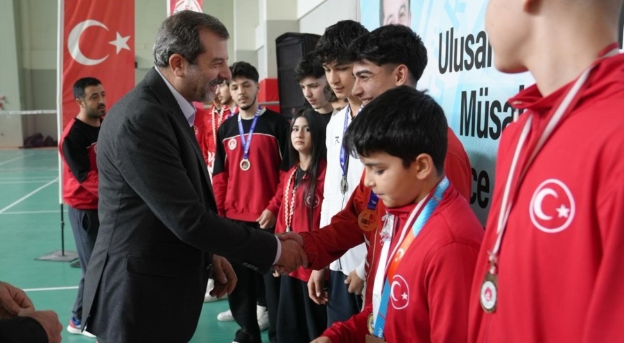 Gürsu'nun sporcuları başarılarıyla ödüllendirildi