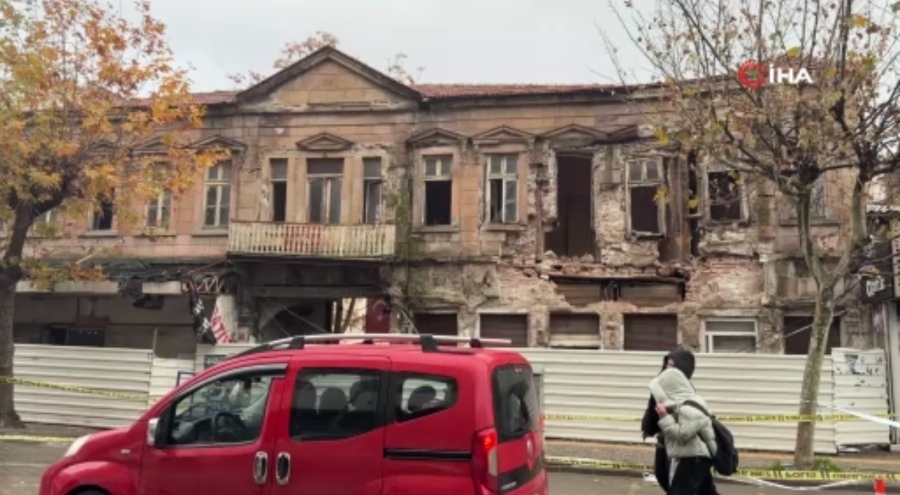 Balıkesir'deki tarihi bina yağışlara dayanamadı