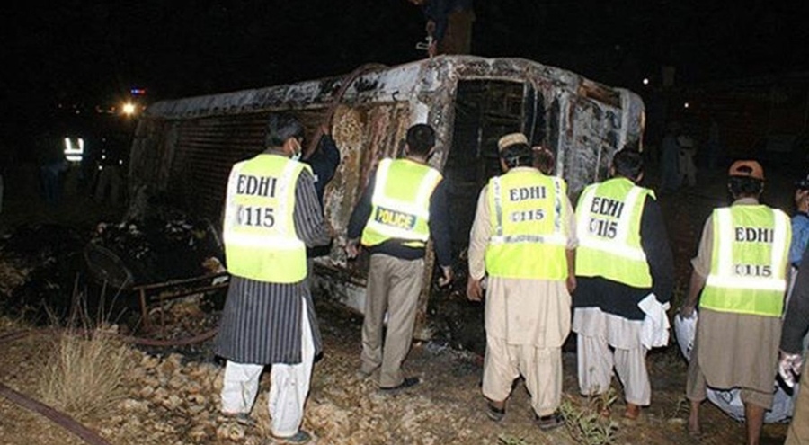 Yolcu otobüsü ve kamyon çarpıştı: Ölüler var