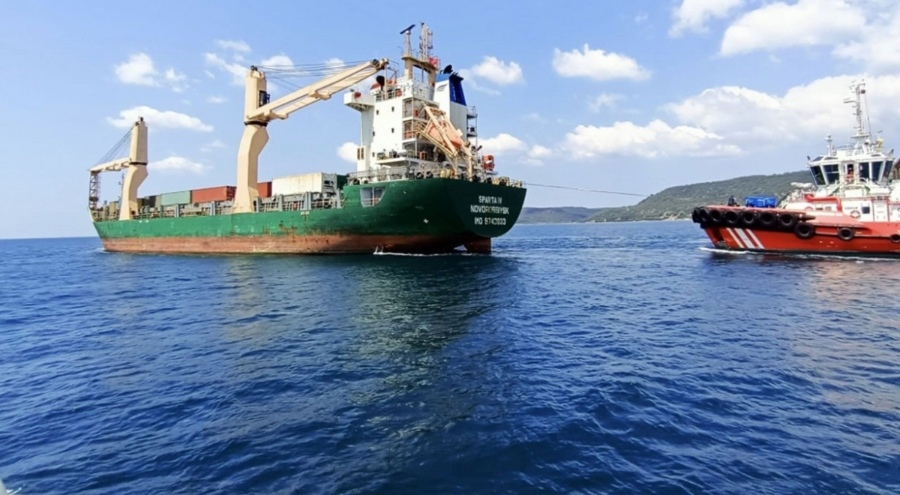 Çanakkale Boğazı'ndan geçen genel kargo gemisi makine arızası yaptı