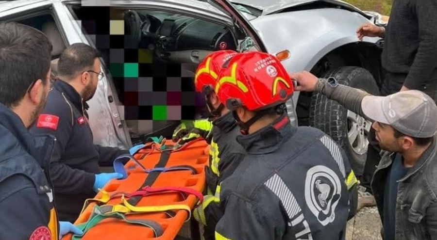 Denizli'de yoldan çıkan araç ağaca çarptı; 1 ölü, 1 yaralı