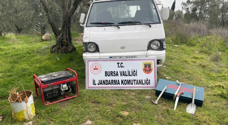 İznik'te kaçak kazı yapan 2 kişi yakalandı