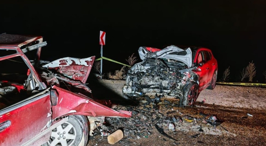 2 otomobil çarpıştı: 3 kişi hayatını kaybetti