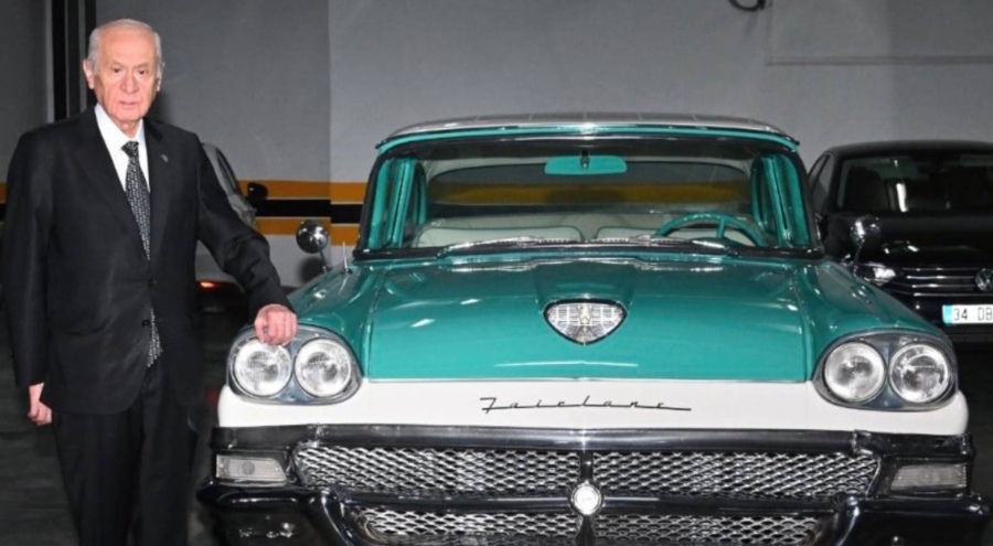 Devlet Bahçeli, koleksiyonundaki 1958 model Ford Fairlane'i hediye etti
