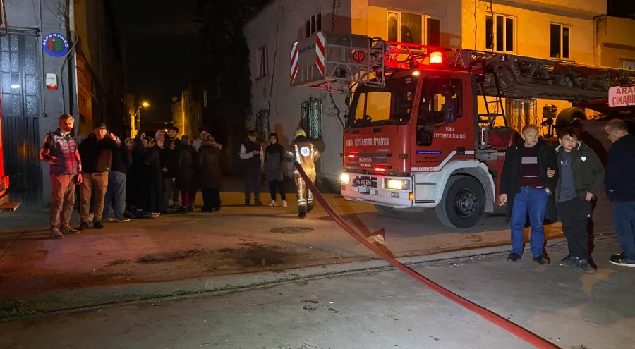 Bursa'da marangoz atölyesinde yangın çıktı!