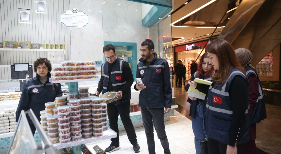Bursa'da alışveriş merkezinde fiyat ve etiketler denetlendi