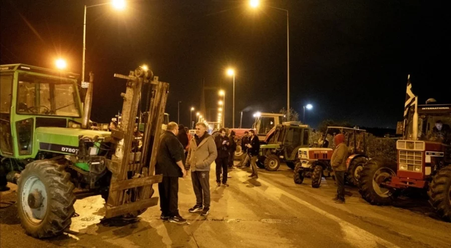 Yunanistan'da eylem yapan çiftçiler bugün Selanik-Atina yolunu kapatma kararı aldı