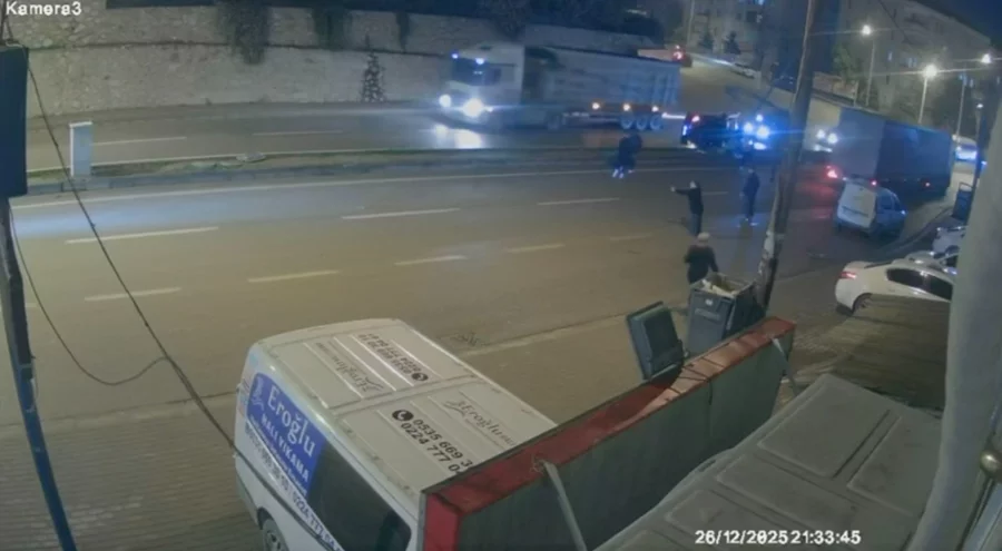 Bursa'da otomobil takla atıp direğe çarptı! Kamerası görüntüleri ortaya çıktı