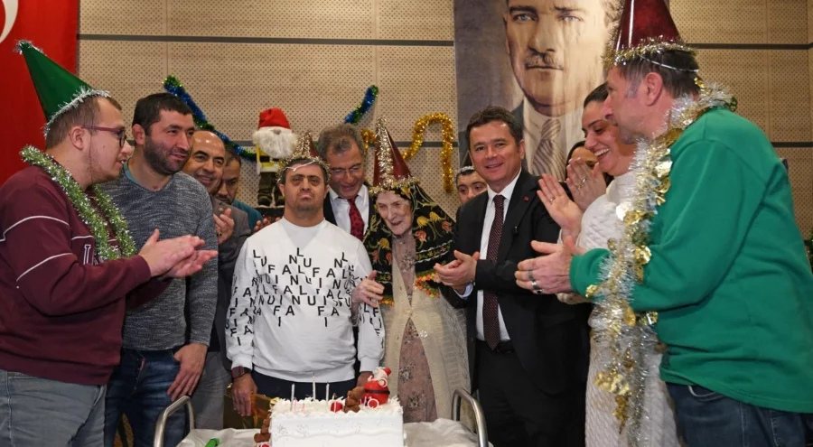 Osmangazi Belediye Başkanı Aydın OBAM üyelerinin yeni yıl sevincine ortak oldu