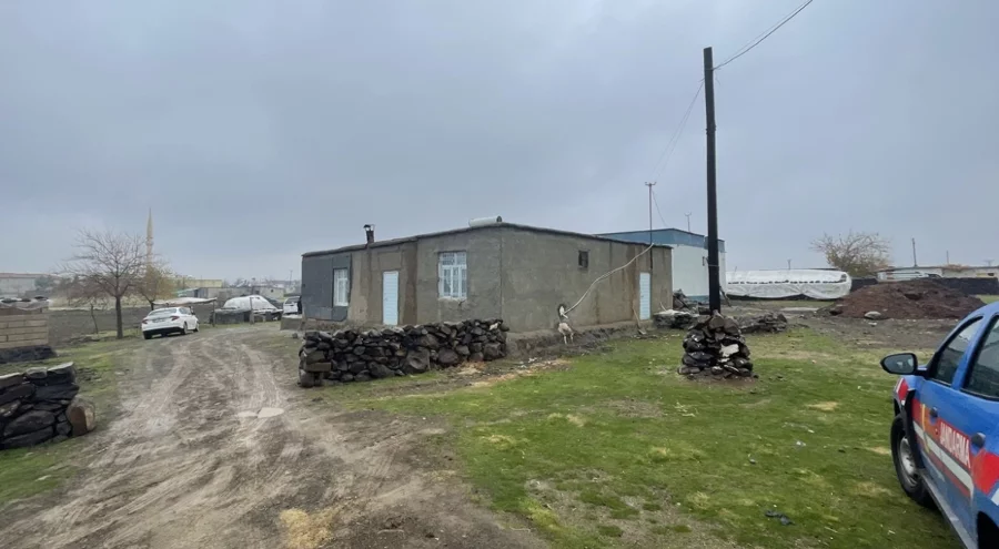 Tartıştığı karısı ile oğlunu tabancayla öldürdü