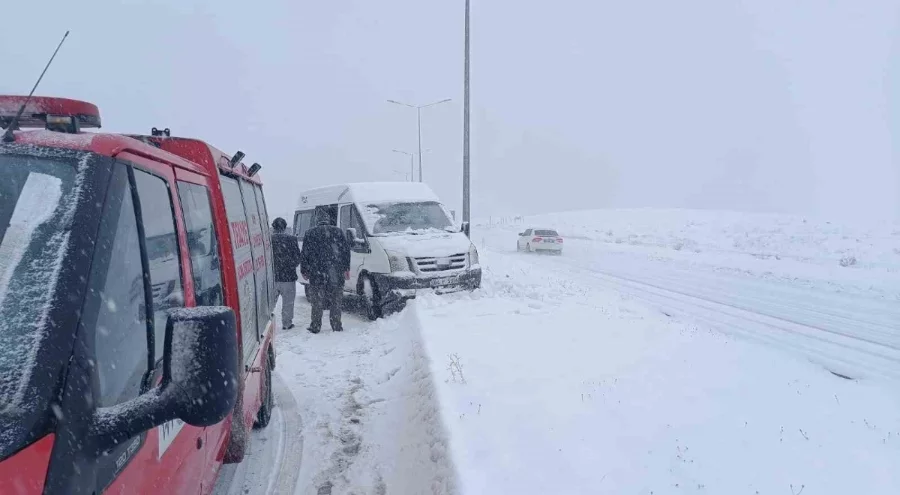 Van Erciş'te trafik kazası: 3 yaralı