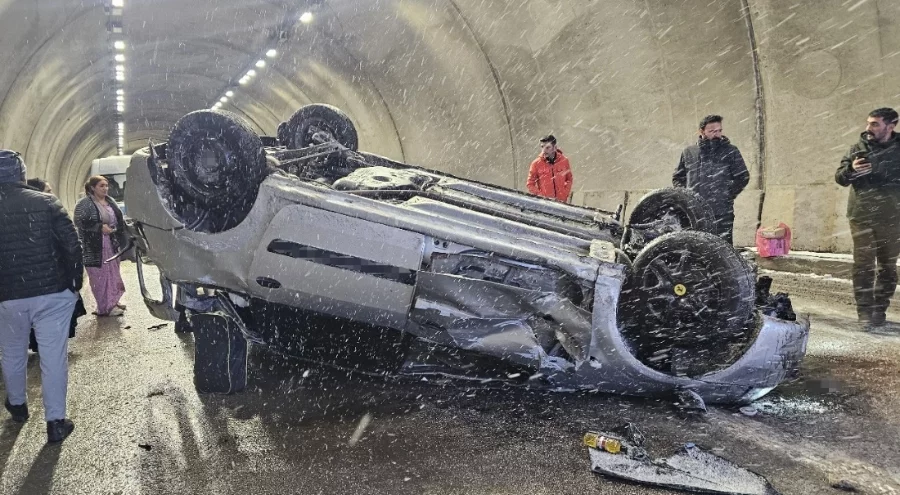 Hakkari Yüksekova'da trafik kazası: 3 yaralı