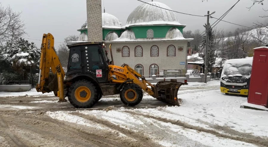 Nilüfer Belediyesi'nden kar mesaisi: Yüksek kesimlerde yollar açıldı
