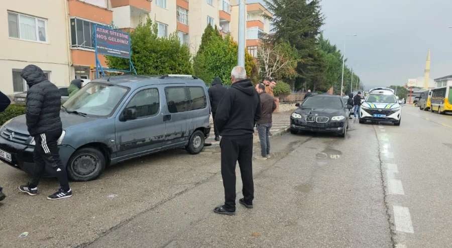 Bursa'da 2 otomobilin çarpıştığı kazada 2 kişi yaralandı