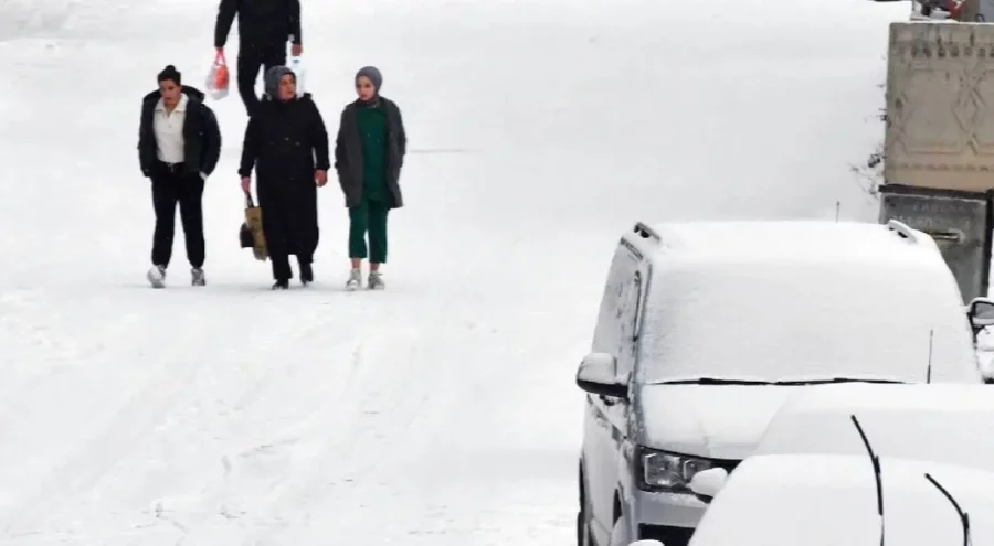 Kars'ta kar sebebiyle 41 köy yolu ulaşıma kapandı