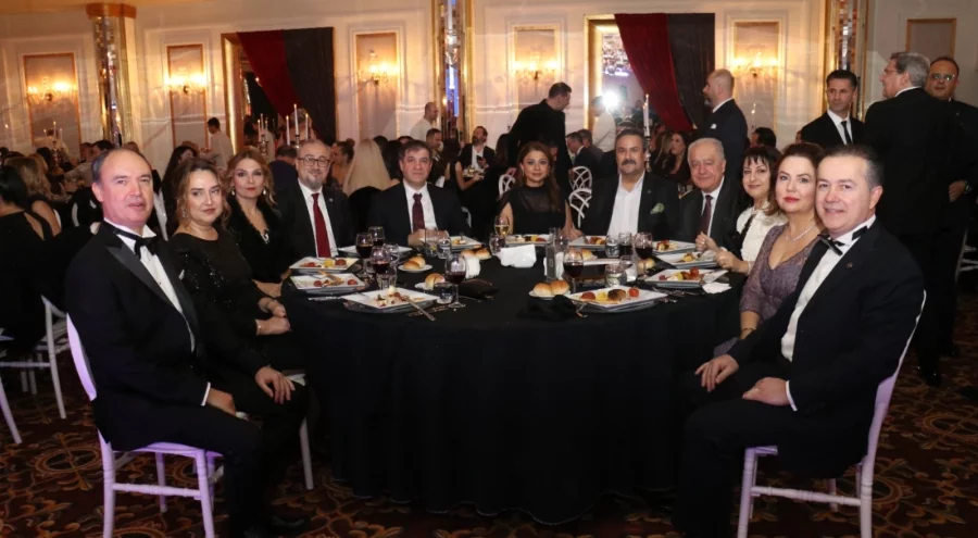 BALKANTÜRKSİAD üyeleri yeni yıl partisinde bir araya geldi