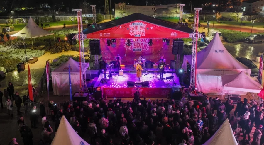 'Bursa Yeni Yıl Meydanı'nda yeni yıl coşkusu yaşanıyor