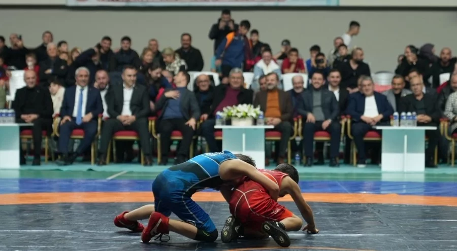 Şehit Cüneyt Yıldız 15 Yaş Altı Güreş Turnuvası, Bursa'da başladı