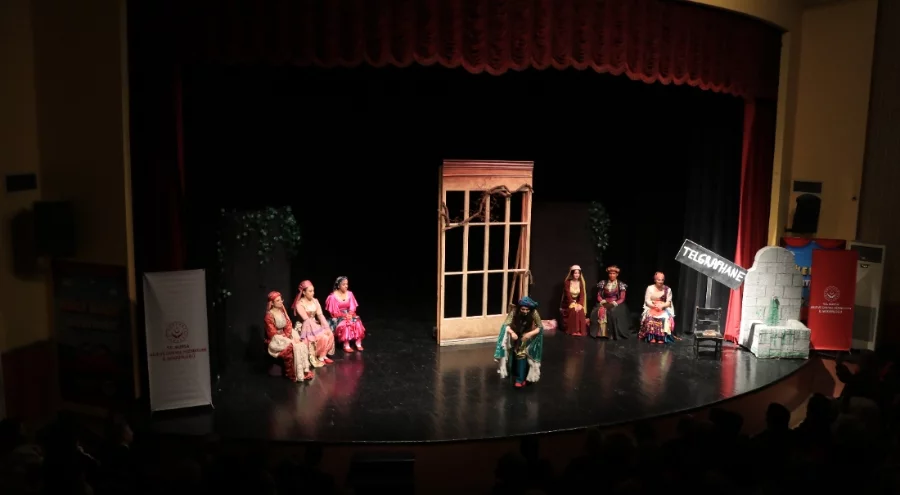 Bursa'da devlet koruması altındaki çocuklar tiyatro oyunu sahneledi