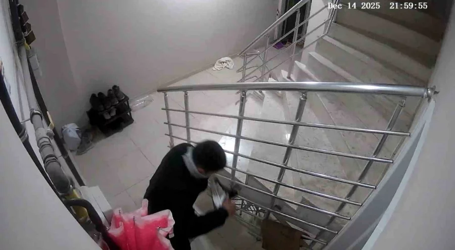 Manisa'da ayakkabı hırsızlığı mahalleliyi tedirgin etti