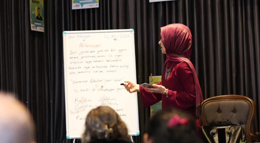 Osmangazi'de 'Şiir Atölyesi'nde geleceğin şair adayları yetişiyor