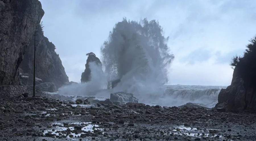 Bartın'da 6 metreyi aşan dalgalar oluştu