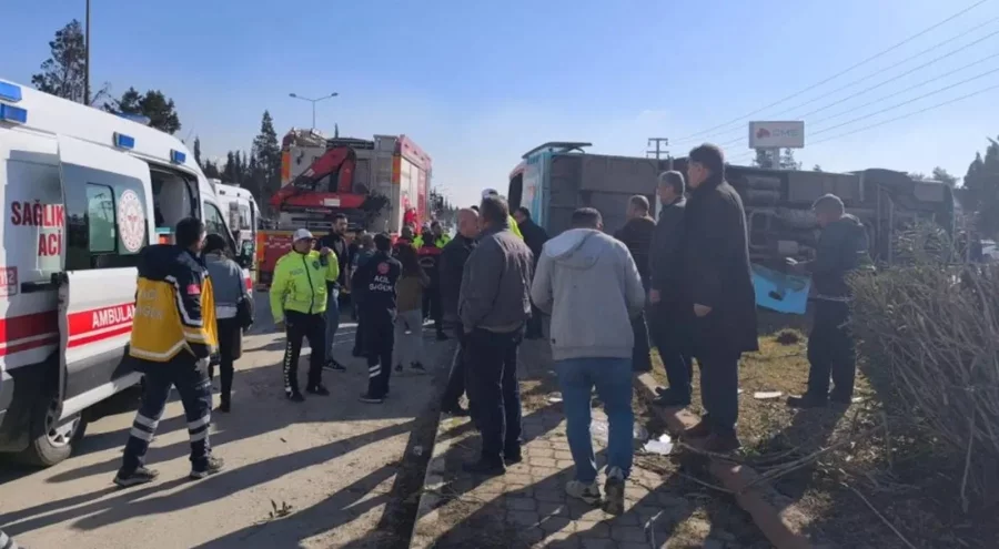 Halk otobüsü devrildi: Çok sayıda yaralı var!
