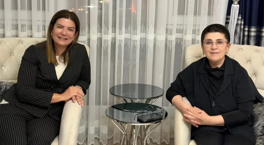 AK Parti'den Leyla Zana'ya destek ziyareti