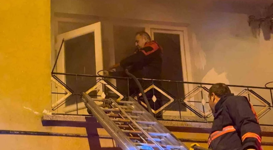 Çorum'da apartmanda yangın paniği: 10 kişi dumandan etkilendi