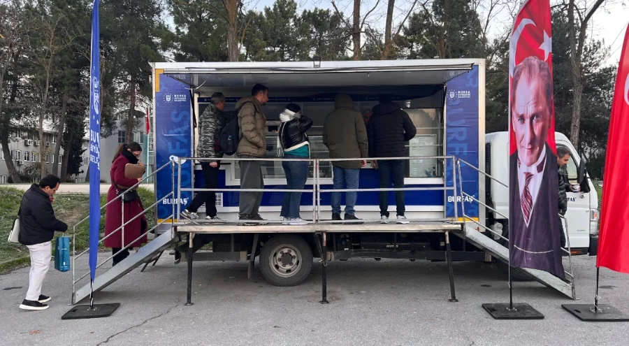 Bursa Büyükşehir Belediyesi'nden öğrencilere sıcak çorba