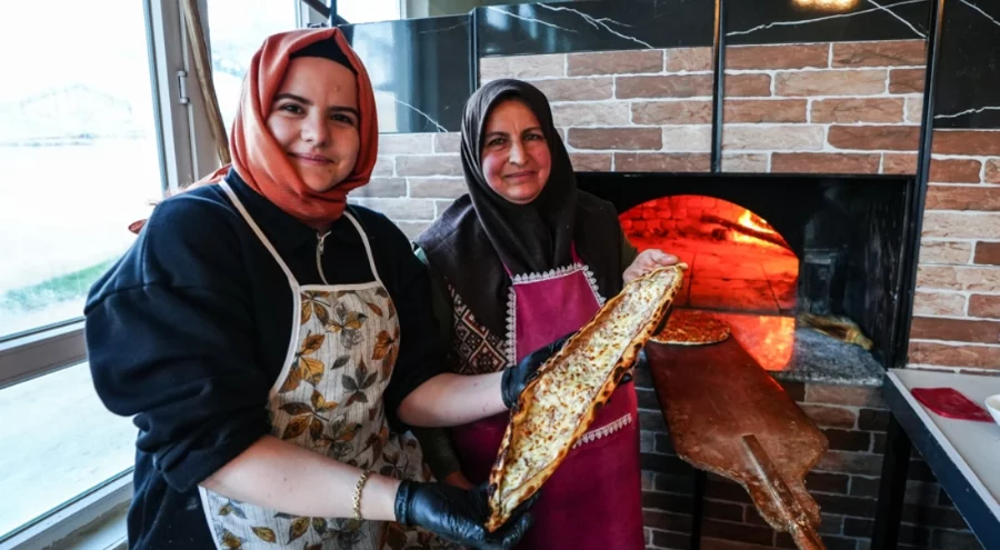Bursa'da gelin olduğu kırsal mahalleye kızıyla pide salonu açtı