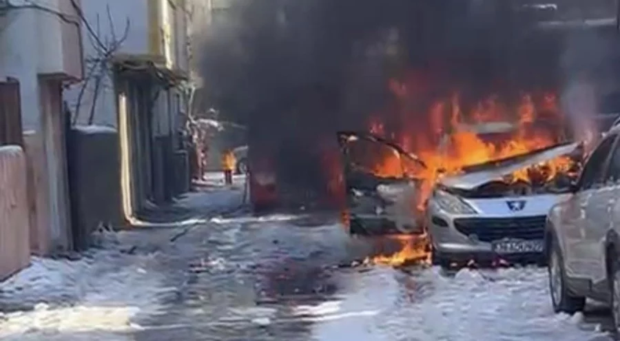 Soğuk havada çalışmayan araç alev aldı