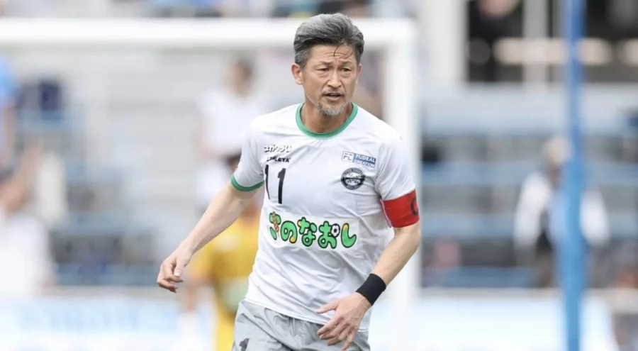 Dünyanın en yaşlı futbolcusundan yeni sözleşme