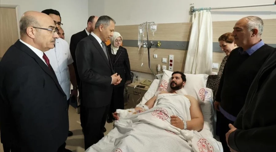 Bakan Yerlikaya, Yalova'daki DEAŞ operasyonunda yaralanan güvenlik güçlerine ziyarette bulundu