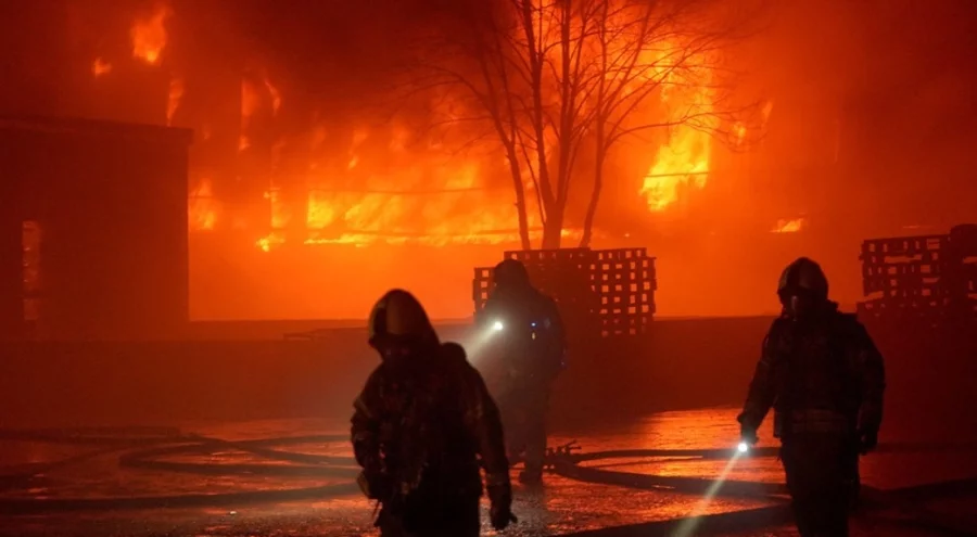 Esenyurt'ta büyük fabrika yangını! Alevler iyice büyüyor