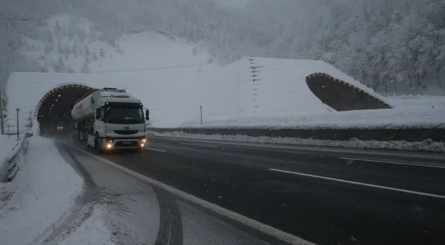 Bolu Dağı'nda ağır tonajlı araçların geçişine izin verilmiyor