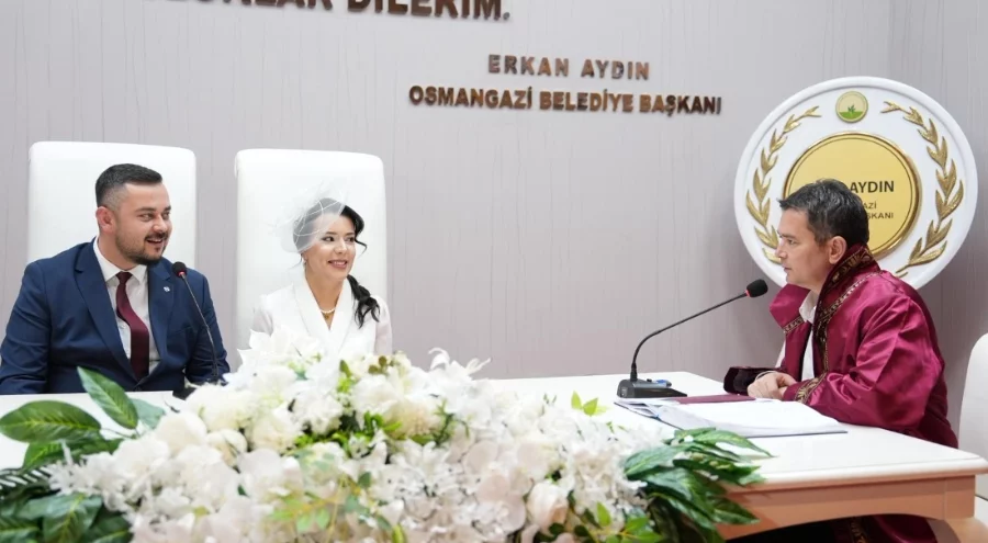Osmangazi Belediye Başkanı Aydın yılın son nikahını kıydı