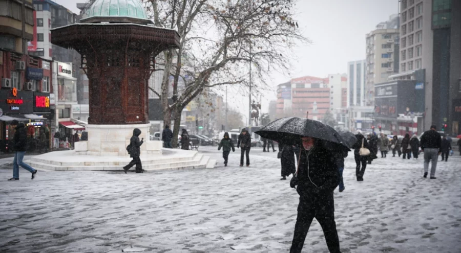Bursa'da kar yağışı etkili oluyor