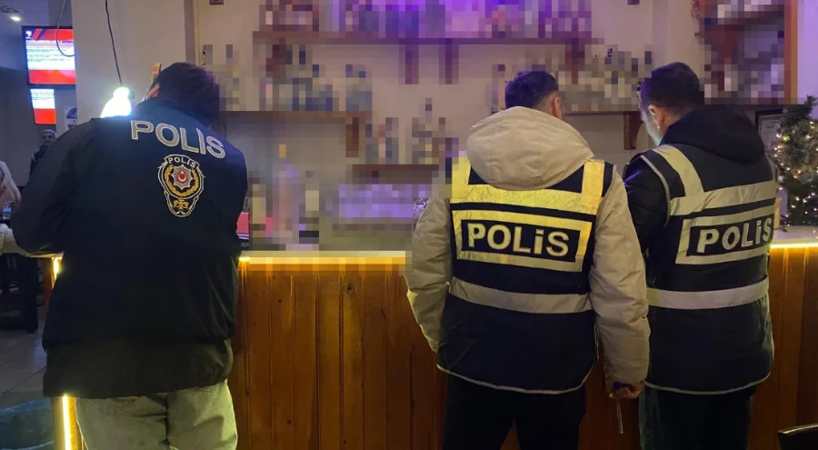 Bursa polisinden yılbaşı öncesi eş zamanlı sahte alkol denetimi
