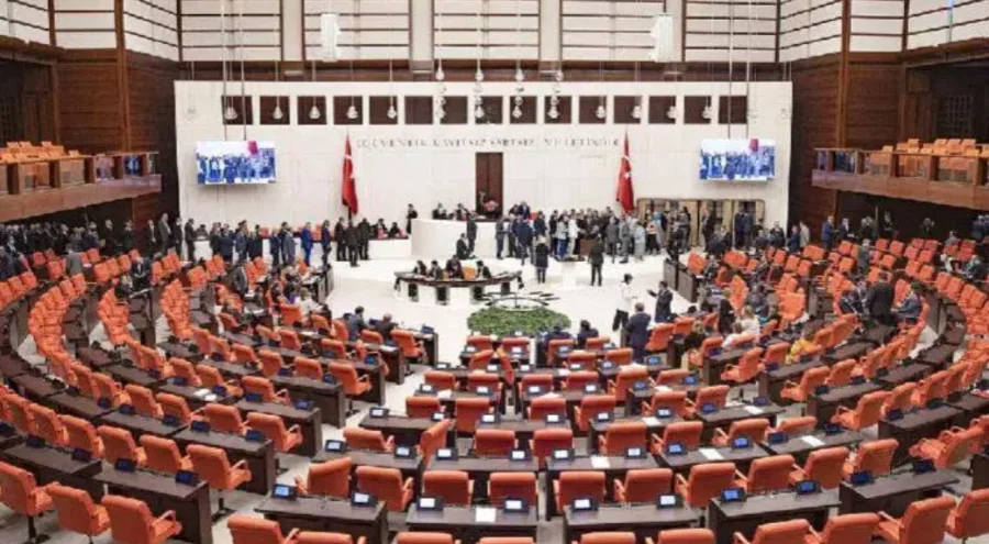 Aralarında CHP'li vekillerin de olduğu 37 dokunulmazlık dosyası Meclis'e sevk edildi