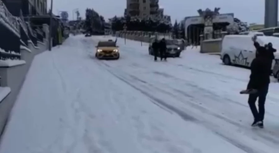 Bursa'da buzlu yolda kaza böyle geldi