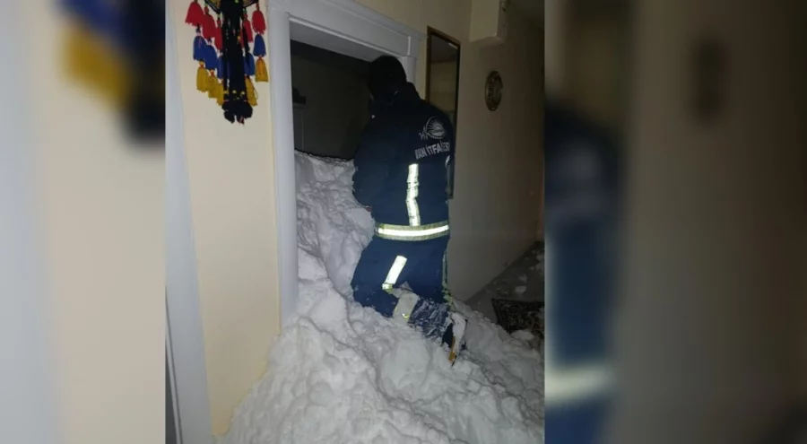 Van'da çığ düştü! 1 kişi kayıp, 22 ev boşaltıldı