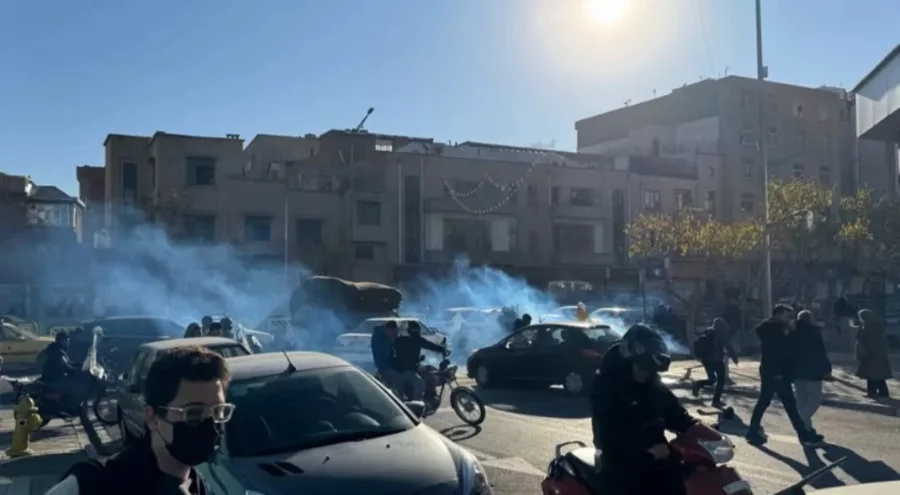 İran'daki protestolarda ilk can kaybı