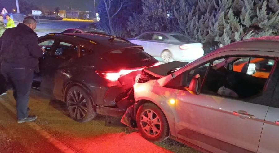 Bursa'da gizli buzlanma kazayı beraberinde getirdi: 3 kişi yaralandı