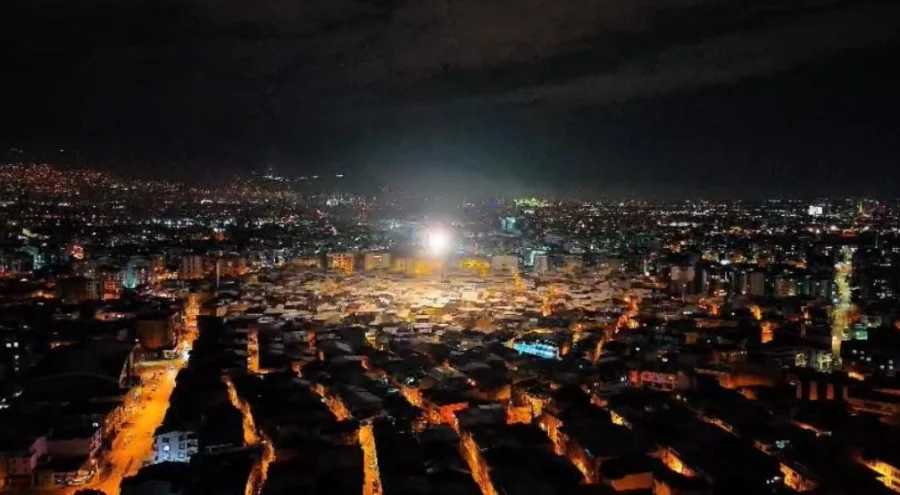 Bursa'da gelişi güzel atılan havai fişekler geceyi aydınlattı, binlerce kuşun hayatını kararttı!