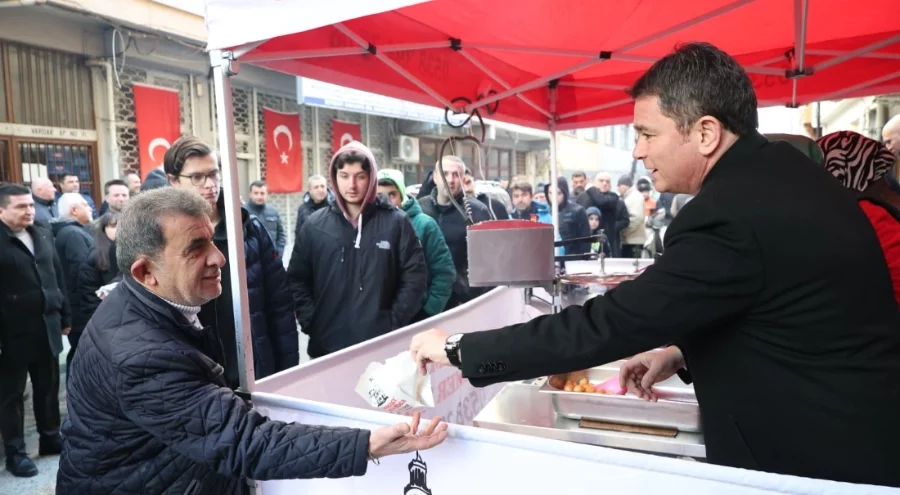 Osmangazi Belediye Başkanı Aydın'dan kayınvalidesinin hayrına lokma ikramı