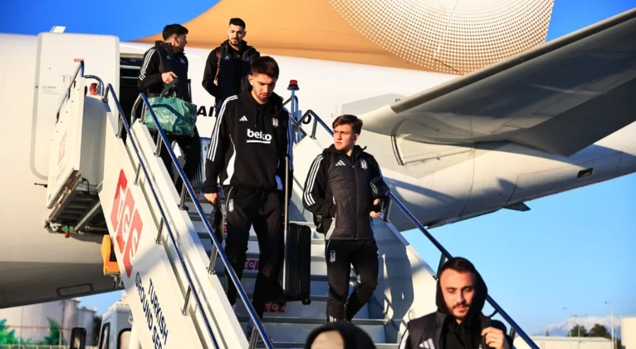 Beşiktaş, devre arası hazırlık kampı için Antalya'ya gitti